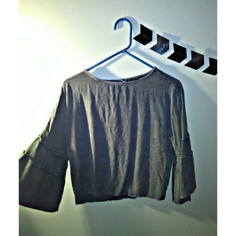 Flared sleeve crop top